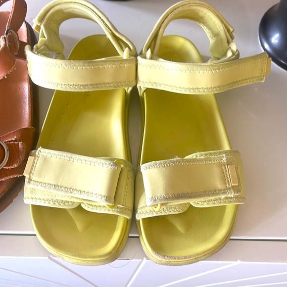 Sandals - Picture 3 of 3